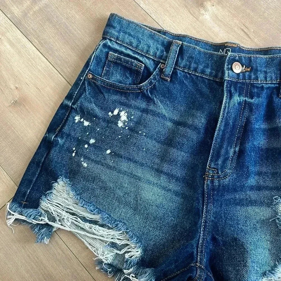 4/$25 No Boundaries Distressed Paint Splatter Junior Shorts Sz 9 - Picture 3 of 6